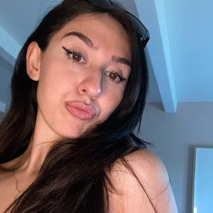 Meet your Posher, Ester